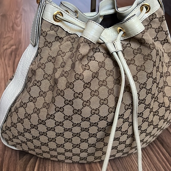 A301- 💯% authentic Gucci shoulder bag - Picture 6 of 16